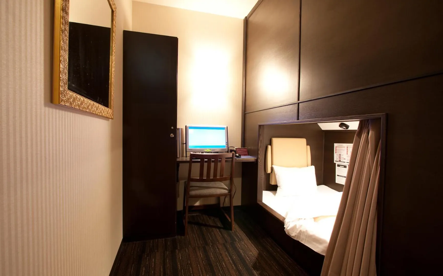 Hearts Capsule Hotel & Spa Nakasu -Male Only- Fukuoka  Japon